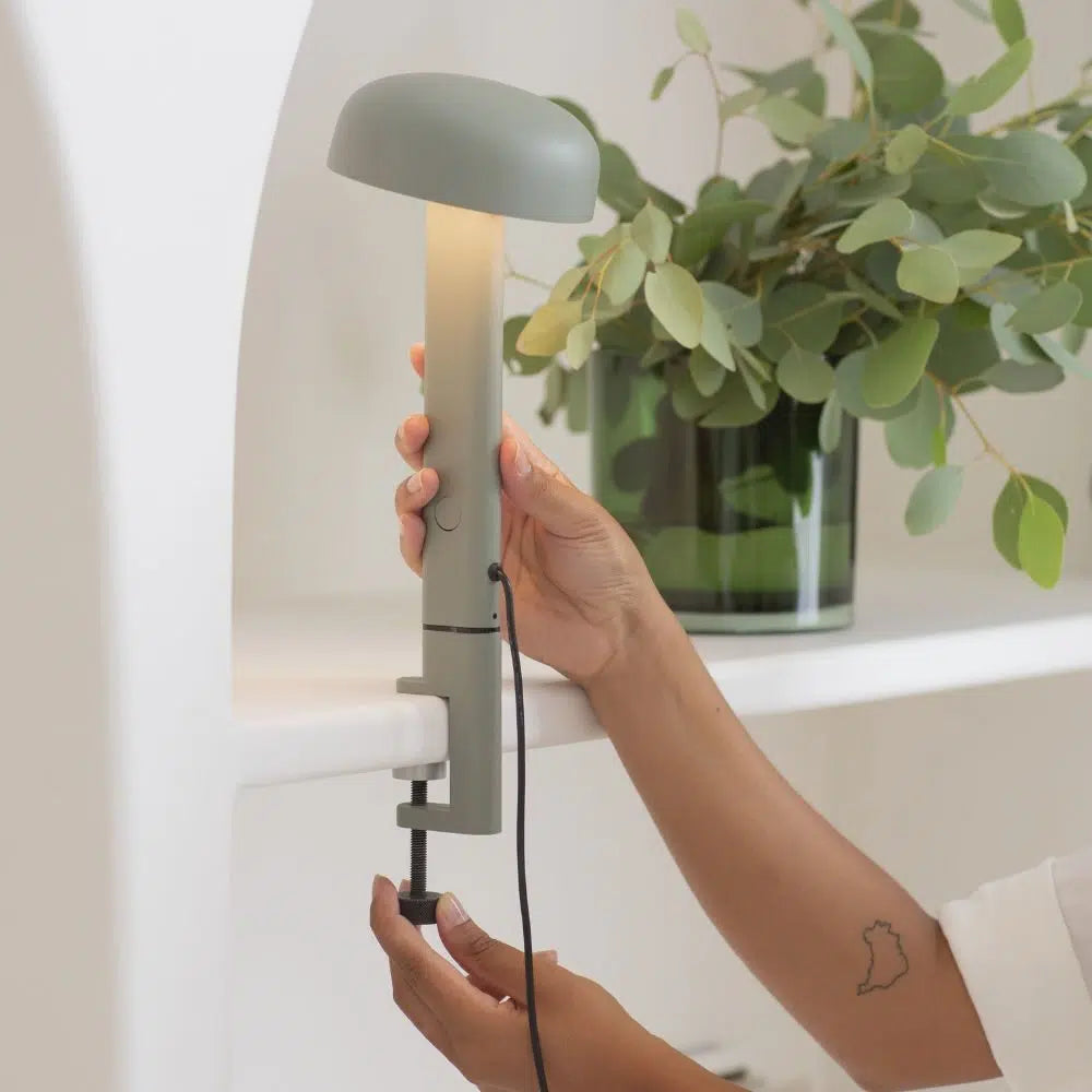Lampe Serre-Joint NOD – Gris Eucalyptus – TIPTOE