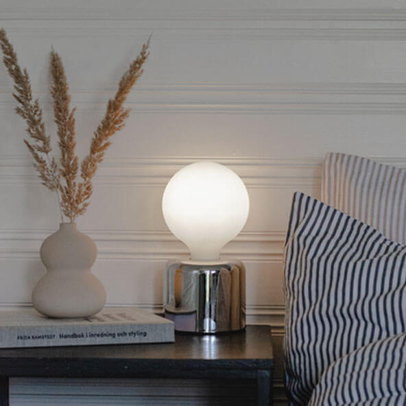 Ampoule LED rétro Globe en verre opalin